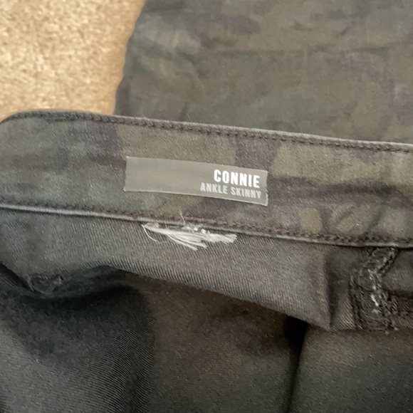 EUC - KUT from the Kloth Connie ankle skinny jeans - camo size 10 - Picture 6 of 6